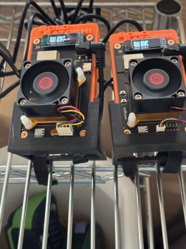 Bitaxe Gamma – 1.2 TH/s – 18 Watts photo review