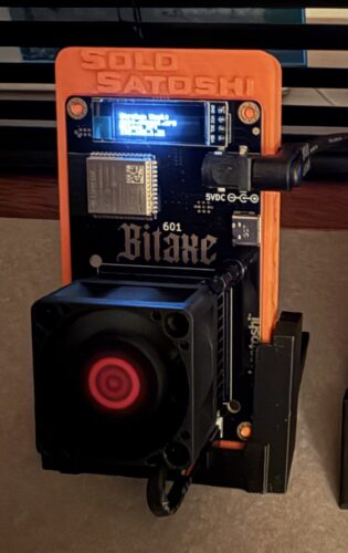 Bitaxe Gamma – 1.2 TH/s – 18 Watts photo review