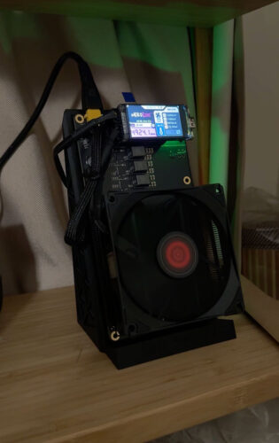 NerdQaxe++ Bitcoin Solo Miner photo review