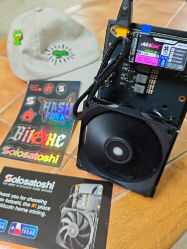 NerdQaxe++ Bitcoin Solo Miner photo review