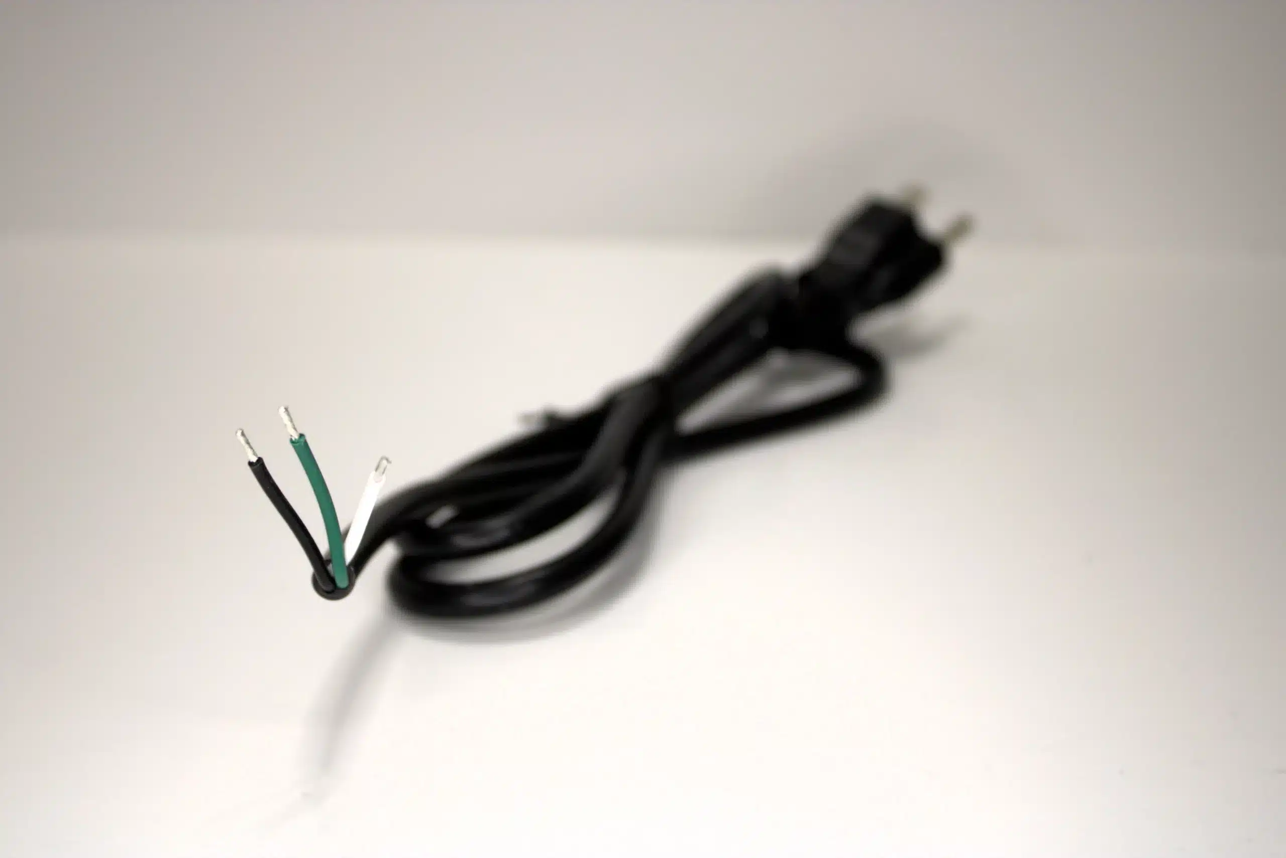 US 3 Prong AC Plug Pigtail 1 Meter 18 AWG - Image 3