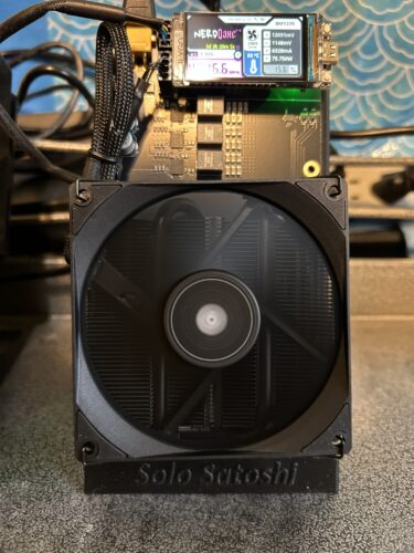 NerdQaxe++ Bitcoin Solo Miner (Revision 7) photo review