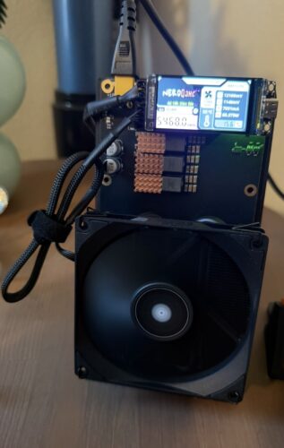 NerdQaxe++ Bitcoin Solo Miner (Revision 7) photo review